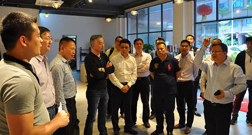 美国莞商联合会来访我集团木棆创业园区孵化器参观交流