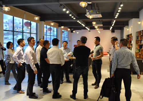 美国莞商联合会来访我集团木棆创业园区孵化器参观交流